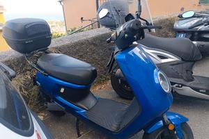 Scooter elettrico NIU MQi+ 50 cc 