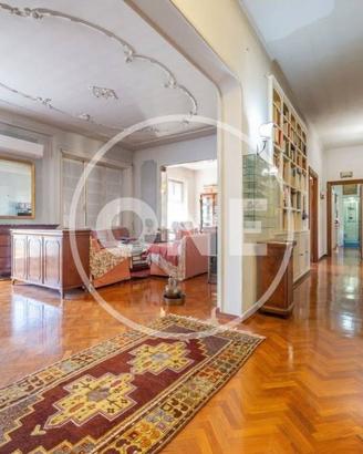 Attico / Mansarda di 205 m² con più di 5 locali a 
