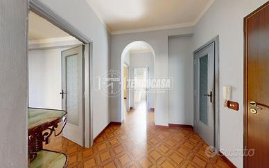 AMPIO QUADRILOCALE PARZIALMENTE RISTRUTTURATO-ALBA