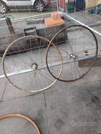 Due ruote da corsa Campagnolo Record  vintage 