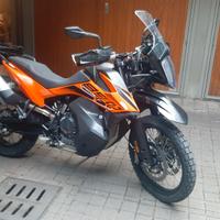 Moto KTM 890 adventure