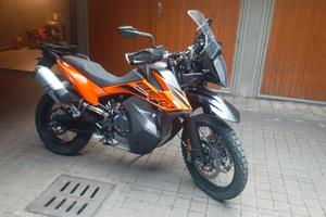 Moto KTM 890 adventure