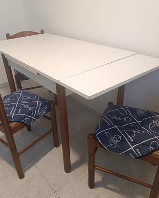 Tavolo legno allungabile + quattro sedie