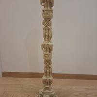 Colonna decorativa orientale in resina avoriata