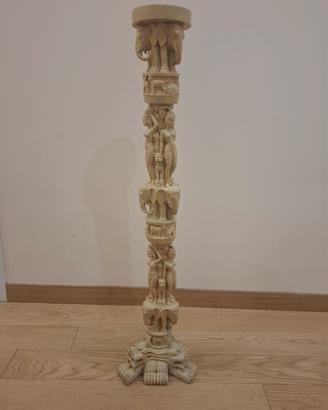 Colonna decorativa orientale in resina avoriata