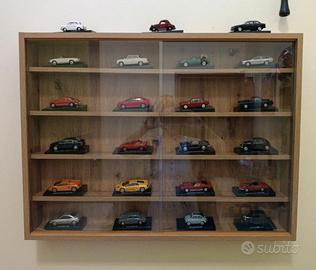 Espositore da parete per oggetti da collezione