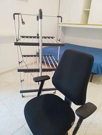 2 sedie a rotelle letto a cassetto armadio comodin