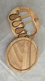 Tagliere per formaggi completo di coltelli