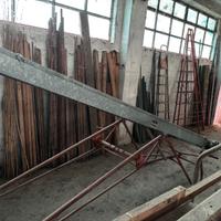 Caricatore per balle di fieno