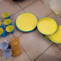 LOTTO STOVIGLIE/ACCESSORI DA CAMPEGGIO - 47 pezzi