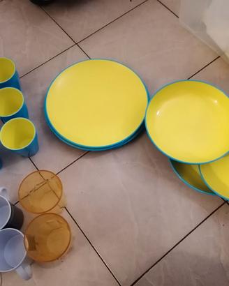 LOTTO STOVIGLIE/ACCESSORI DA CAMPEGGIO - 39 pezzi