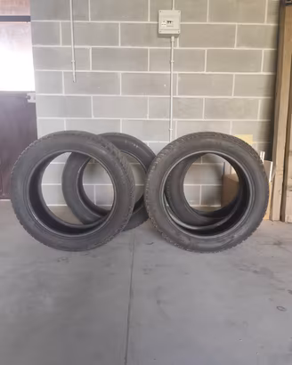 Pneumatici invernali 215 55 R18 99V pari al nuovo