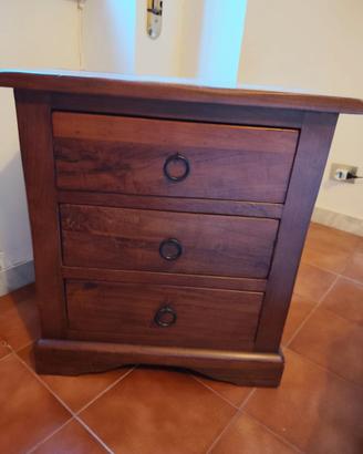 Due comodini, un como e due mobili per salone