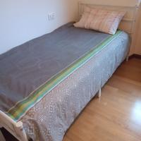 Letto singolo in metallo moderno