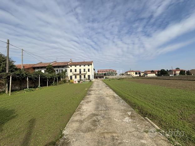 CASA INDIPENDENTE CON TERRENO