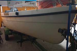 Barca motore e carrello