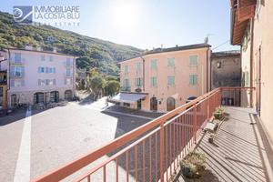Casa indipendente di 200 m² con più di 5 locali a 