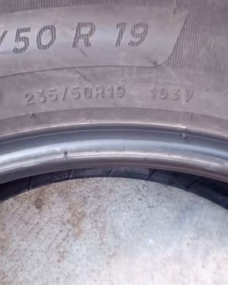 235 50 19 Michelin estive treno di gomme