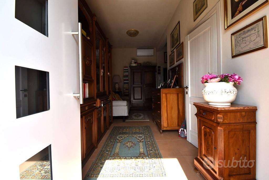 Villa di 207 m² con 5 locali e box auto a Guastall - Vista 4