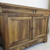 credenza antica in noce a due porte e un cassetto