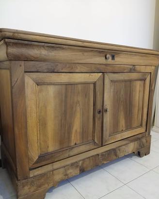 credenza antica in noce a due porte e un cassetto