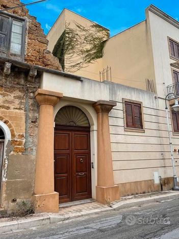 Palazzina ristrutturata in centro storico a Menfi