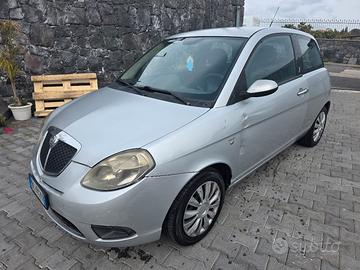 Lancia ypsilon 1.2 benzina anno 2009 124mila 