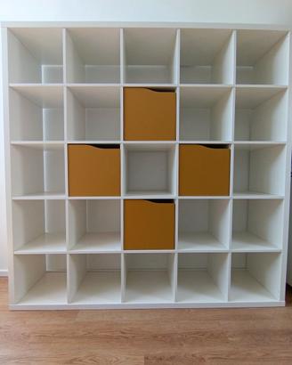 Kallax IKEA pari al nuovo 