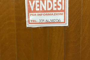 Si vende garage