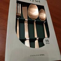 2 set di posate da 16 pezzi in acciaio color oro