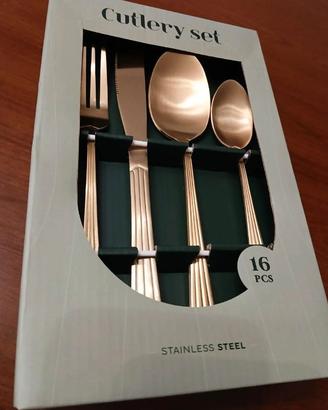 2 set di posate da 16 pezzi in acciaio color oro