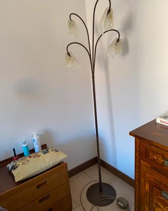 Lampada da terra in ferro battuto