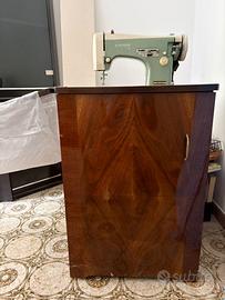 Macchina da cucire vintage