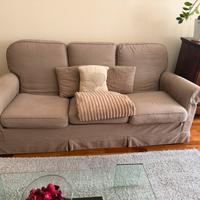 Divano tre posti color tortora- elegante e comodo