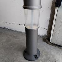 Lampada su palo tondo in alluminio