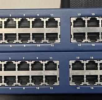 2x NETGEAR GS724T V3 – 24 porte Gigabit + 2 SFP