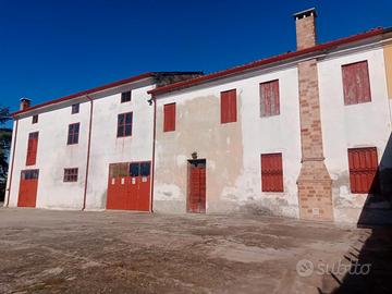Rustico, casa, magazzino in campagna