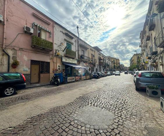 3 LOCALI A NAPOLI