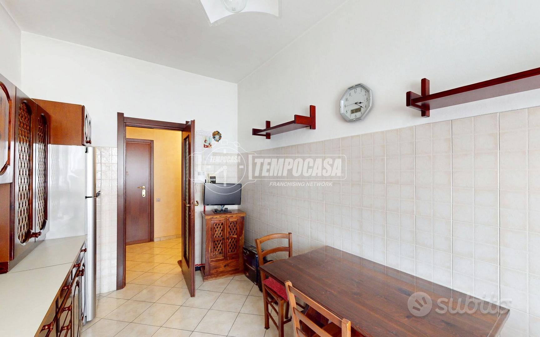 AMPIO E LUMINOSO 4 LOCALI CON BALCONE E BOX AUTO! - Vista 6