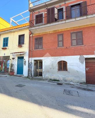 2 LOCALI A GENZANO DI ROMA