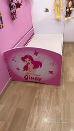 Letto e poltroncina per bambina
