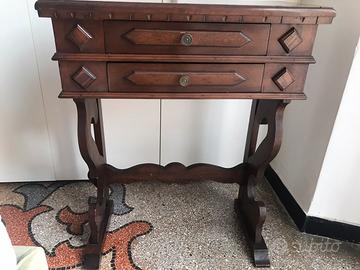 Comodino vintage in legno