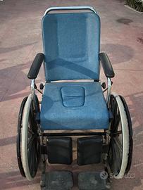 Sedia a rotelle Surace con WC