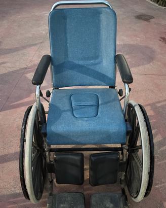 Sedia a rotelle Surace con WC
