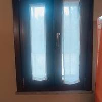 Finestra in legno + grata in ferro + zanzariera r.