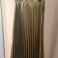 Maxigonna a pieghe color oro