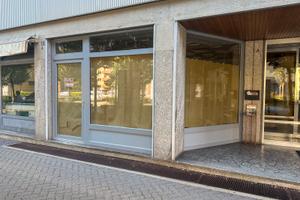 Negozio ristrutturato - Viale Milano, Sondrio