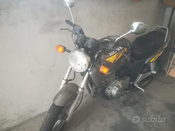 Honda cb 500 stile senza tempo