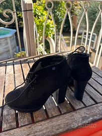 Stivaletto tronchetto nero nuovo