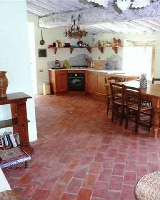 Appartamento di 100 m² con 5 locali e posto auto a